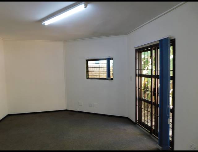 107M² OFFICE TO LET IN FERNDALE
